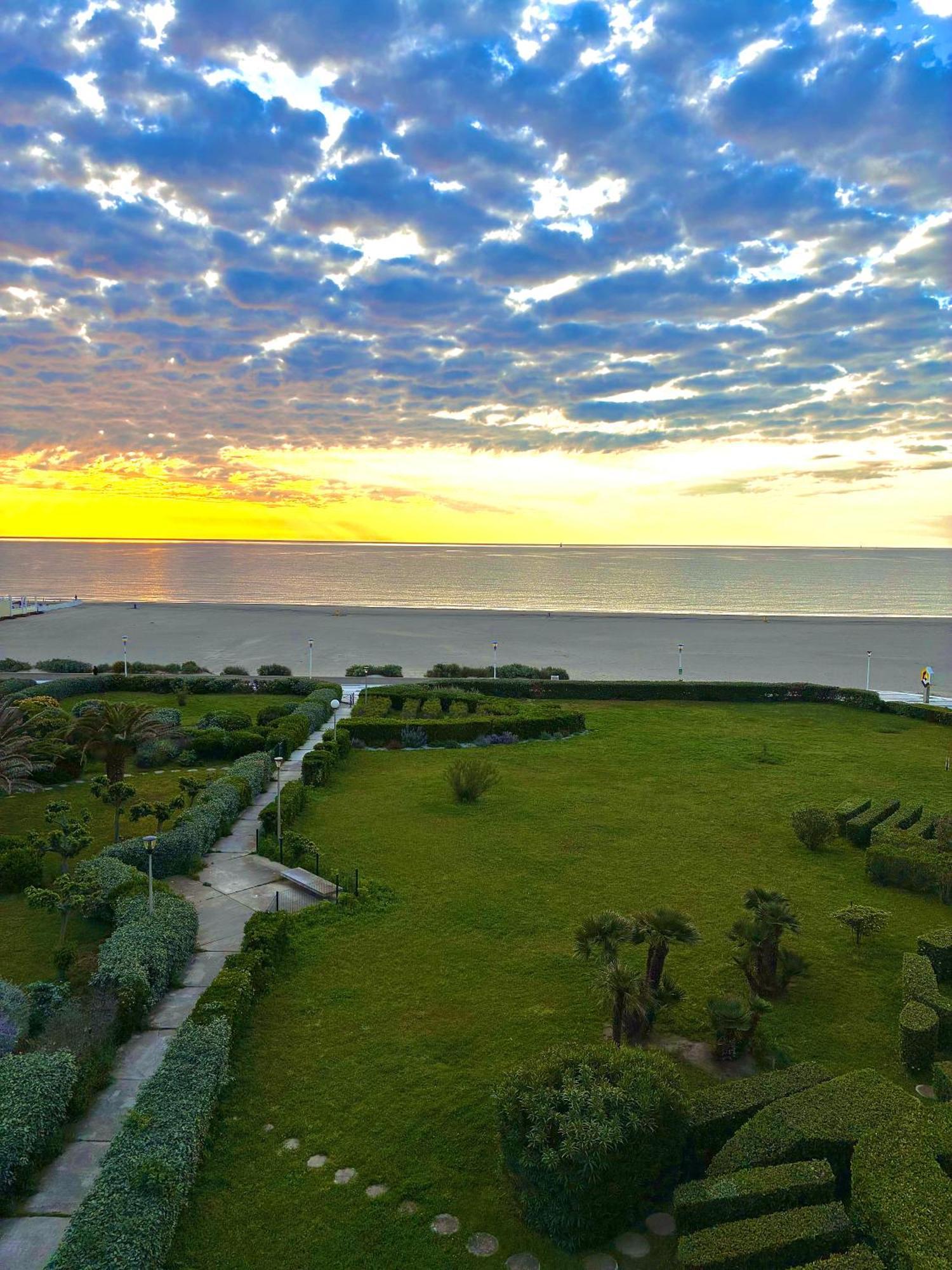 Studio Face A La Mer +Terrasse+ Parking Canet-en-Roussillon Exterior photo